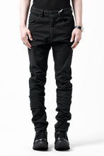 Load image into Gallery viewer, daub ERGONOMIC SKINNY PANTS / DYED LIGHT TWILL (BLACK)