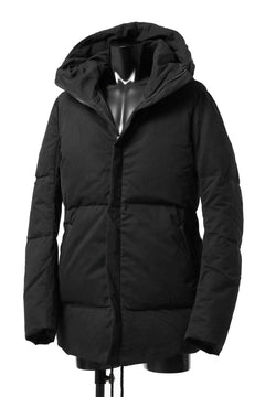Load image into Gallery viewer, daub HOODED MEDIUM COAT / GOOSE DOWN + DYEING STRETCH TWILL COTTON (BLACK)