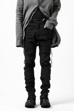 Load image into Gallery viewer, daub ERGONOMIC SKINNY PANTS / DYED LIGHT TWILL (BLACK)