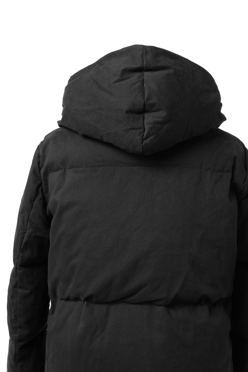 Load image into Gallery viewer, daub HOODED MEDIUM COAT / GOOSE DOWN + DYEING STRETCH TWILL COTTON (BLACK)