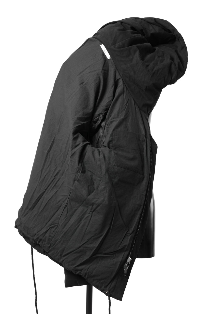 Load image into Gallery viewer, daub HOODED MEDIUM COAT / GOOSE DOWN + DYEING STRETCH TWILL COTTON (BLACK)