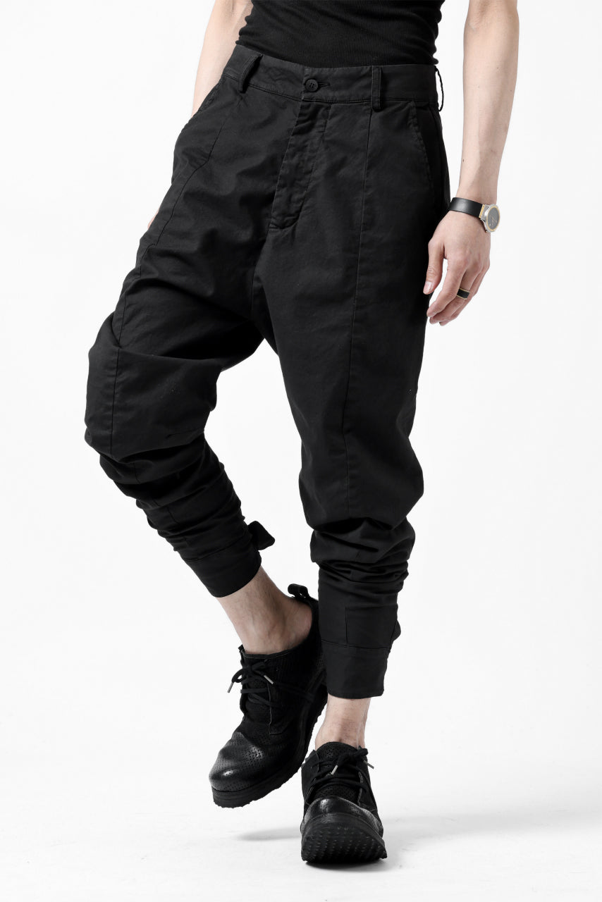 Load image into Gallery viewer, daub CENTRAL SEAM BUTTONS CLOSURE PANTS / DYED STRETCH SOFT COTTON (BLACK)