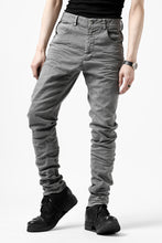 Load image into Gallery viewer, daub ERGONOMIC SKINNY PANTS / COLD DYED LIGHT TWILL (GREY)