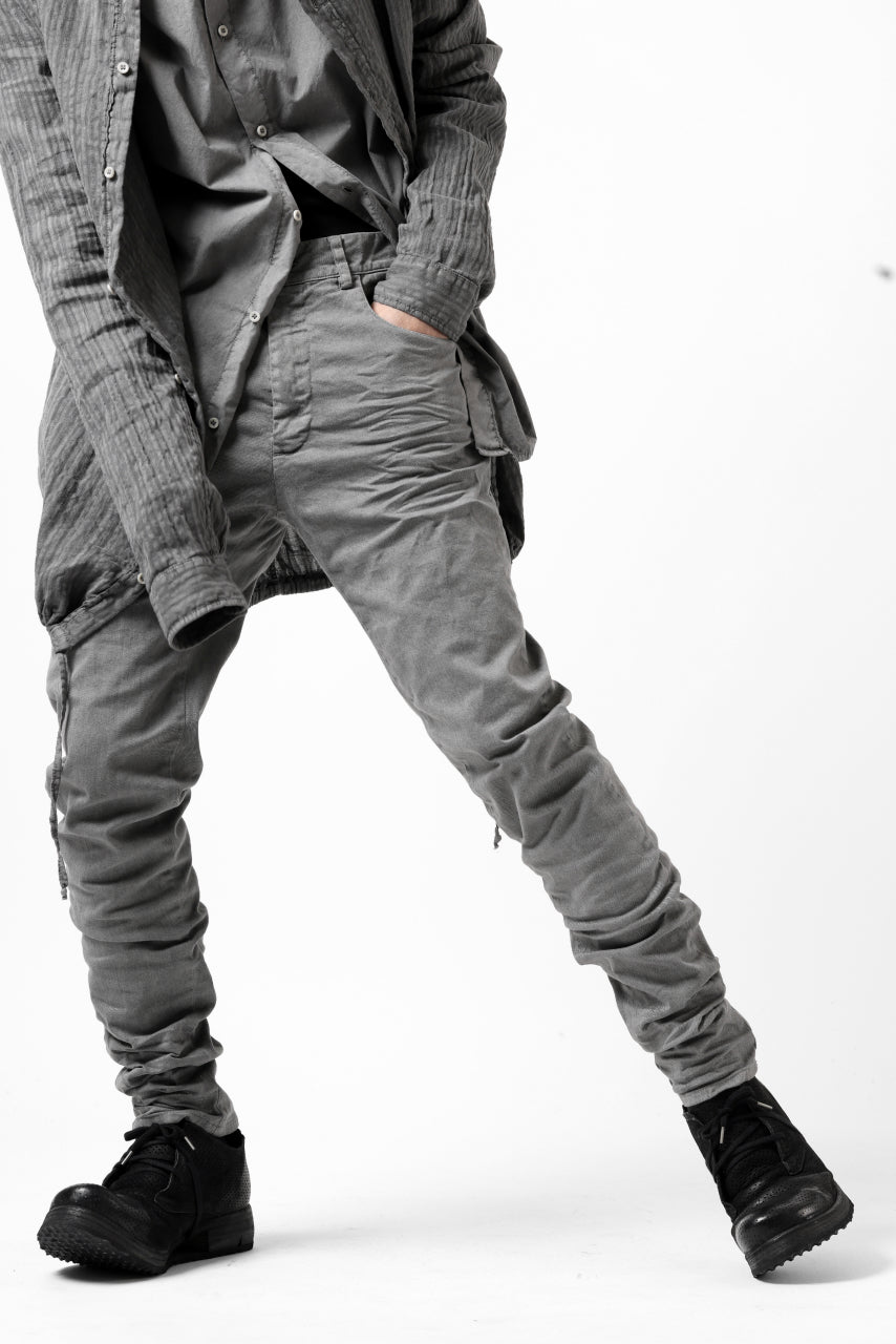 Load image into Gallery viewer, daub ERGONOMIC SKINNY PANTS / COLD DYED LIGHT TWILL (GREY)
