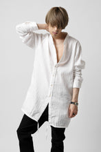 Load image into Gallery viewer, daub STRIPE LONG SHIRT / WASHED SOFT TWILL (WHITE)
