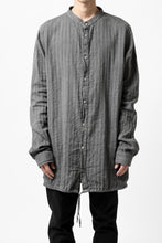 Load image into Gallery viewer, daub STRIPE LONG SHIRT / COLD DYED SOFT TWILL (GREY)