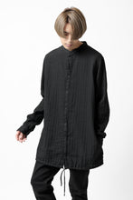 Load image into Gallery viewer, daub STRIPE LONG SHIRT / DYED SOFT TWILL (BLACK)