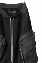画像をギャラリービューアに読み込む, A.F ARTEFACT MILITARY CARGO SARROUEL SHORTS / BOMBER HEAT® + NYLON (BLACK)