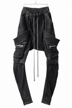 画像をギャラリービューアに読み込む, A.F ARTEFACT COATED FLAP-DETAIL SLIM CARGO PANTS / HI-STRETCH DENIM (BLACK)