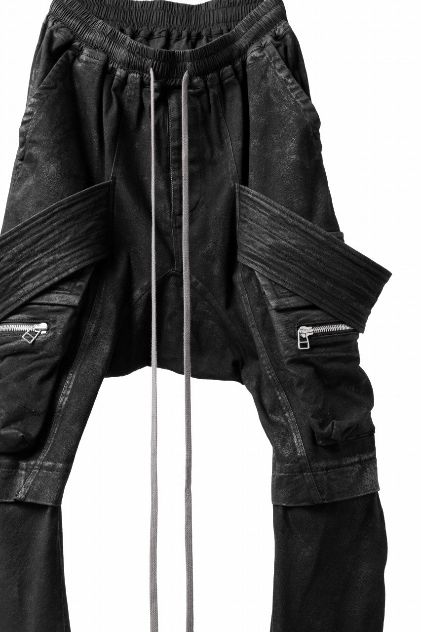 画像をギャラリービューアに読み込む, A.F ARTEFACT COATED FLAP-DETAIL SLIM CARGO PANTS / HI-STRETCH DENIM (BLACK)