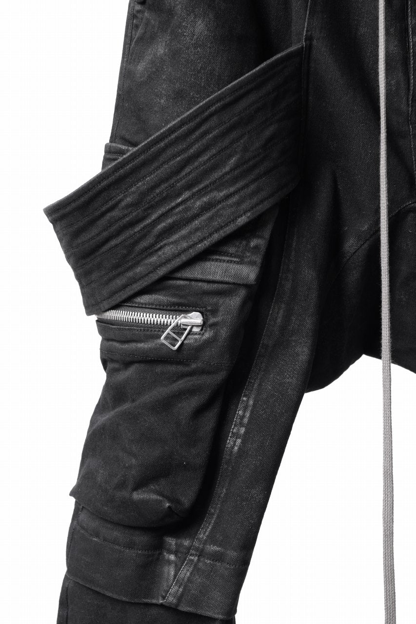 画像をギャラリービューアに読み込む, A.F ARTEFACT COATED FLAP-DETAIL SLIM CARGO PANTS / HI-STRETCH DENIM (BLACK)