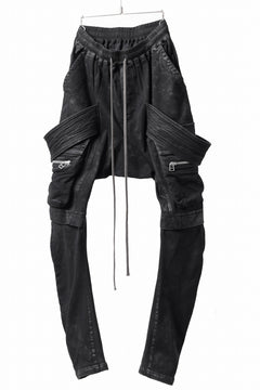 画像をギャラリービューアに読み込む, A.F ARTEFACT COATED FLAP-DETAIL SLIM CARGO PANTS / HI-STRETCH DENIM (BLACK)