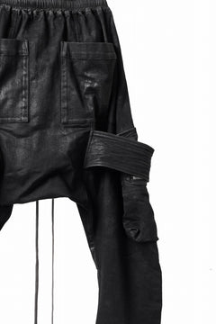 画像をギャラリービューアに読み込む, A.F ARTEFACT COATED FLAP-DETAIL SLIM CARGO PANTS / HI-STRETCH DENIM (BLACK)