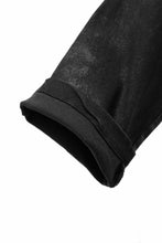 画像をギャラリービューアに読み込む, A.F ARTEFACT COATED FLAP-DETAIL SLIM CARGO PANTS / HI-STRETCH DENIM (BLACK)