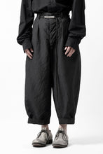 画像をギャラリービューアに読み込む, KLASICA GOSSE TWO TUCKED TROUSERS / SUMMER CHAMBRAY WOOL-LINEN (SHADOW)