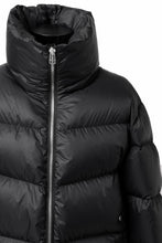 画像をギャラリービューアに読み込む, A.F ARTEFACT HIGH-NECK SHORT DOWN JACKET (BLACK)