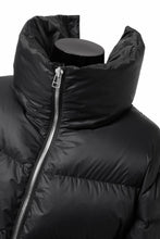 画像をギャラリービューアに読み込む, A.F ARTEFACT HIGH-NECK SHORT DOWN JACKET (BLACK)