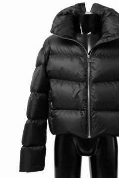 画像をギャラリービューアに読み込む, A.F ARTEFACT HIGH-NECK SHORT DOWN JACKET (BLACK)