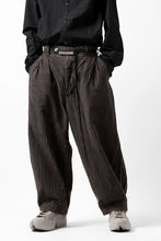画像をギャラリービューアに読み込む, KLASICA GOSSE TWO TUCKED TROUSERS / GARMENT DYED BROKEN HERRING BONE (CINAMON)