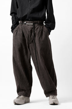 画像をギャラリービューアに読み込む, KLASICA GOSSE TWO TUCKED TROUSERS / GARMENT DYED BROKEN HERRING BONE (CINAMON)