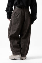画像をギャラリービューアに読み込む, KLASICA GOSSE TWO TUCKED TROUSERS / GARMENT DYED BROKEN HERRING BONE (CINAMON)