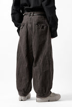 画像をギャラリービューアに読み込む, KLASICA GOSSE TWO TUCKED TROUSERS / GARMENT DYED BROKEN HERRING BONE (CINAMON)