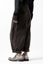 画像をギャラリービューアに読み込む, KLASICA GOSSE TWO TUCKED TROUSERS / GARMENT DYED BROKEN HERRING BONE (CINAMON)