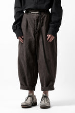 画像をギャラリービューアに読み込む, KLASICA GOSSE TWO TUCKED TROUSERS / GARMENT DYED BROKEN HERRING BONE (CINAMON)