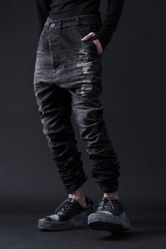 画像をギャラリービューアに読み込む, BORIS BIDJAN SABERI DROP CROTCH SLIM PANTS / STONE WASHED &amp; USED EFFECT &amp; BODY MOLDED &quot;P23-F1603K&quot; (BLACK DENIM)