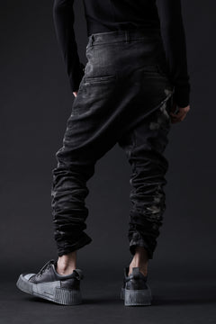 画像をギャラリービューアに読み込む, BORIS BIDJAN SABERI DROP CROTCH SLIM PANTS / STONE WASHED &amp; USED EFFECT &amp; BODY MOLDED &quot;P23-F1603K&quot; (BLACK DENIM)