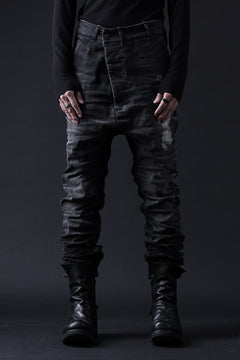 画像をギャラリービューアに読み込む, BORIS BIDJAN SABERI DROP CROTCH SLIM PANTS / STONE WASHED &amp; USED EFFECT &amp; BODY MOLDED &quot;P23-F1603K&quot; (BLACK DENIM)