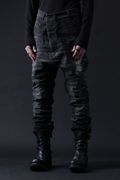 画像をギャラリービューアに読み込む, BORIS BIDJAN SABERI DROP CROTCH SLIM PANTS / STONE WASHED &amp; USED EFFECT &amp; BODY MOLDED &quot;P23-F1603K&quot; (BLACK DENIM)