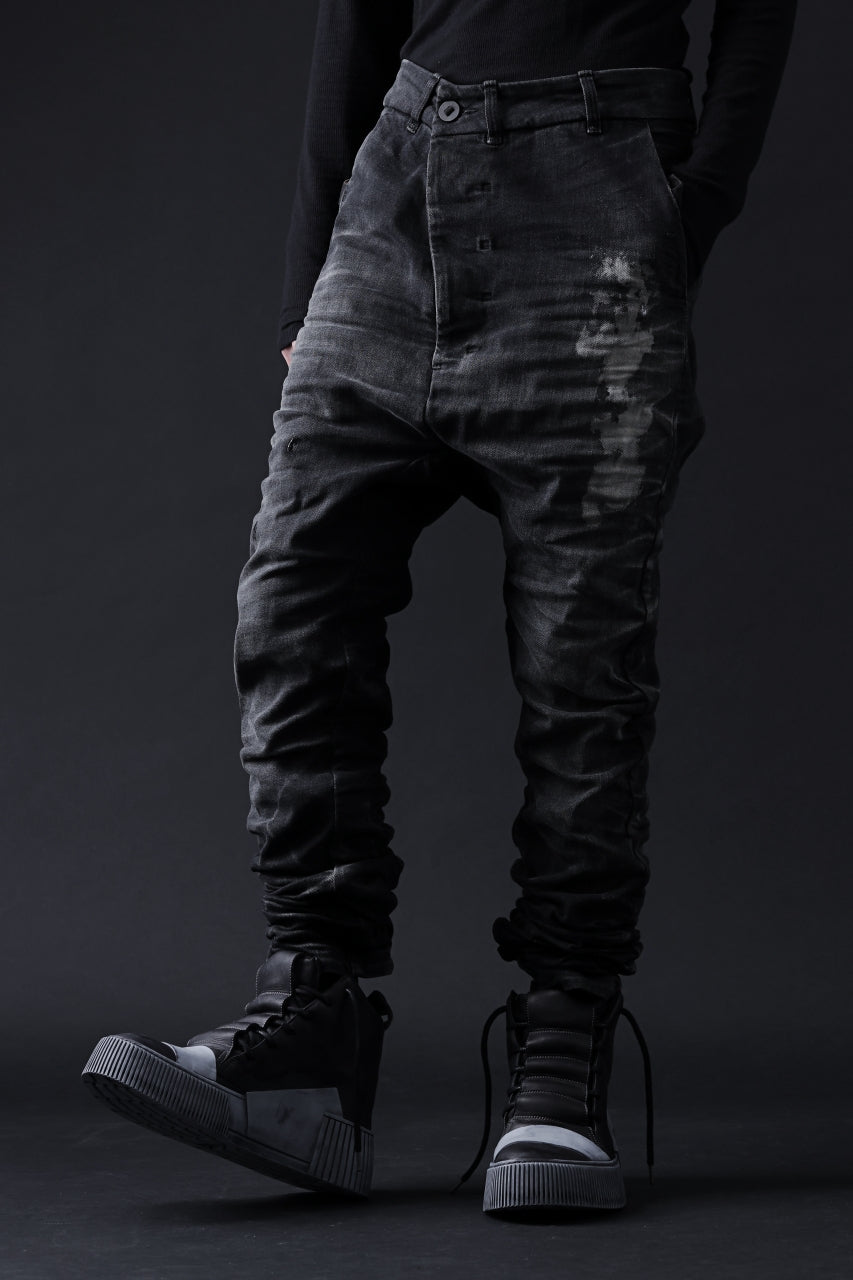 画像をギャラリービューアに読み込む, BORIS BIDJAN SABERI DROP CROTCH SLIM PANTS / STONE WASHED &amp; USED EFFECT &amp; BODY MOLDED &quot;P23-F1603K&quot; (BLACK DENIM)