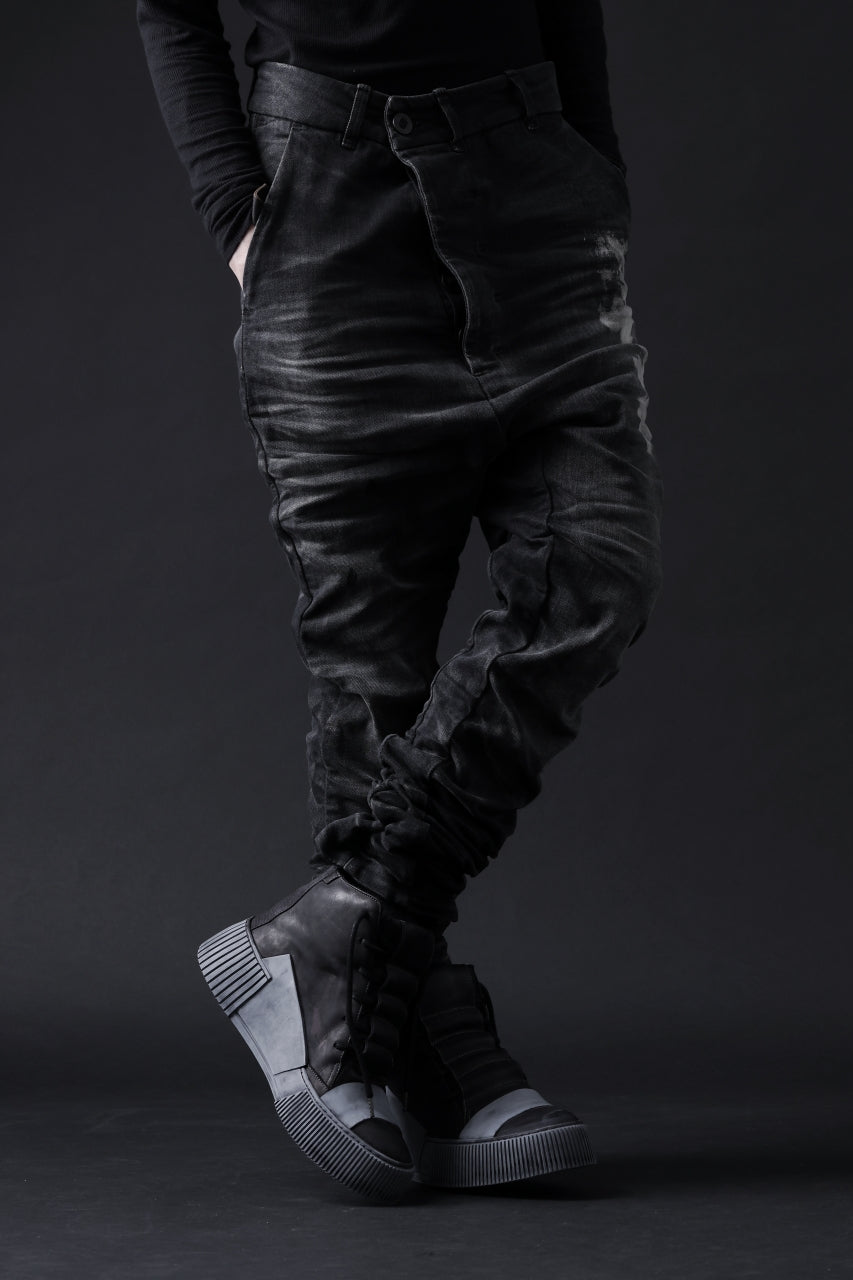 画像をギャラリービューアに読み込む, BORIS BIDJAN SABERI DROP CROTCH SLIM PANTS / STONE WASHED &amp; USED EFFECT &amp; BODY MOLDED &quot;P23-F1603K&quot; (BLACK DENIM)