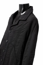 画像をギャラリービューアに読み込む, SOSNOVSKA SQUEEZED STRIPE COAT (BLACK)