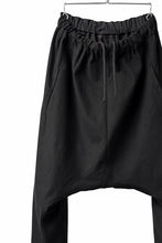 Load image into Gallery viewer, m.a+ 2 vertical pocket elastic waist sarouel / PU521/CE6 (BLACK)