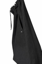 Load image into Gallery viewer, m.a+ 2 vertical pocket elastic waist sarouel / PU521/CE6 (BLACK)