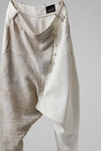 Load image into Gallery viewer, SOSNOVSKA ASYMMETRIC OVERWIDE PANTS (IVORY x BEIGE)