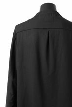 画像をギャラリービューアに読み込む, SOSNOVSKA SLIDE SHAPE SHIRT (BLACK)