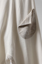 Load image into Gallery viewer, SOSNOVSKA ASYMMETRIC OVERWIDE PANTS (IVORY x BEIGE)