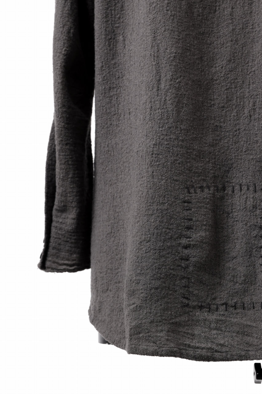 画像をギャラリービューアに読み込む, SOSNOVSKA CRUMPLED EDGES SHIRT (GREY)