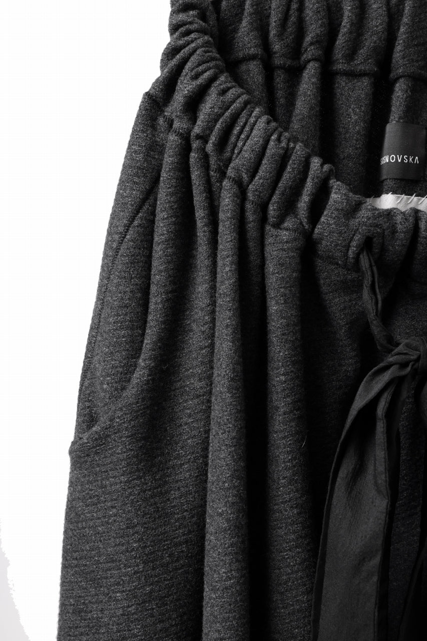 画像をギャラリービューアに読み込む, SOSNOVSKA SOFT STITCHED PANTS (DARK GREY)