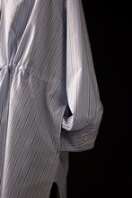 画像をギャラリービューアに読み込む, FACETASM ASSYMETRICAL BELTED STRIPE SHIRT (BLUE x WHITE)