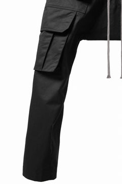 Load image into Gallery viewer, A.F ARTEFACT FRONT ZIP CARGO SAROUEL EASY PANTS (BLACK)