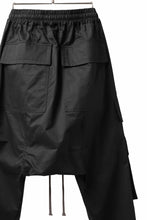Load image into Gallery viewer, A.F ARTEFACT FRONT ZIP CARGO SAROUEL EASY PANTS (BLACK)