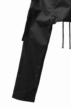 Load image into Gallery viewer, A.F ARTEFACT FRONT ZIP CARGO SAROUEL EASY PANTS (BLACK)