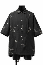 画像をギャラリービューアに読み込む, A.F ARTEFACT PYRA PATTERN PRINT H/S COVER-ALL SHIRT (BLACK)