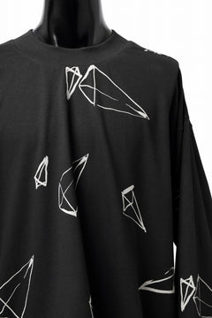 画像をギャラリービューアに読み込む, A.F ARTEFACT PYRA PATTERN PRINT CREW NECK TOPS (BLACK)