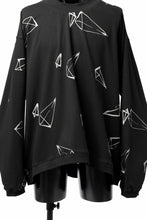 画像をギャラリービューアに読み込む, A.F ARTEFACT PYRA PATTERN PRINT CREW NECK TOPS (BLACK)