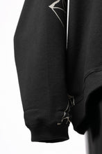 画像をギャラリービューアに読み込む, A.F ARTEFACT PYRA PATTERN PRINT CREW NECK TOPS (BLACK)